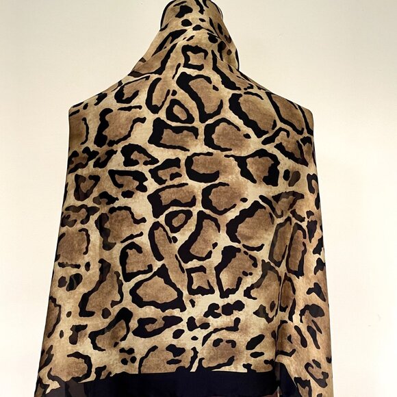 New Gucci Animal Print Stole Silk Satin Scarf with Gucci Box - Picture 3 of 16